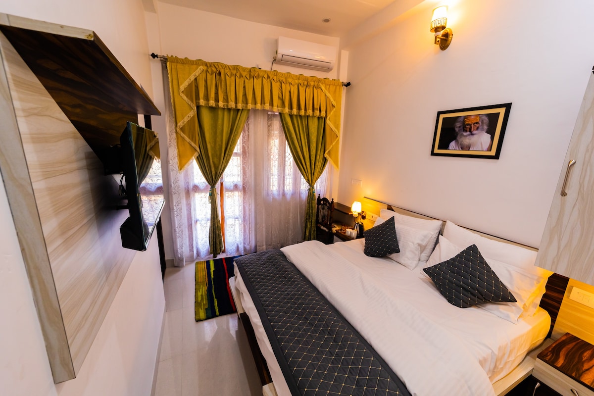 Deluxe Room 1 | Private Toilet & Small Balcony
