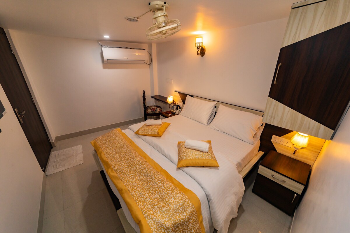 Deluxe Room 3 | Private Toilet & Small Balcony