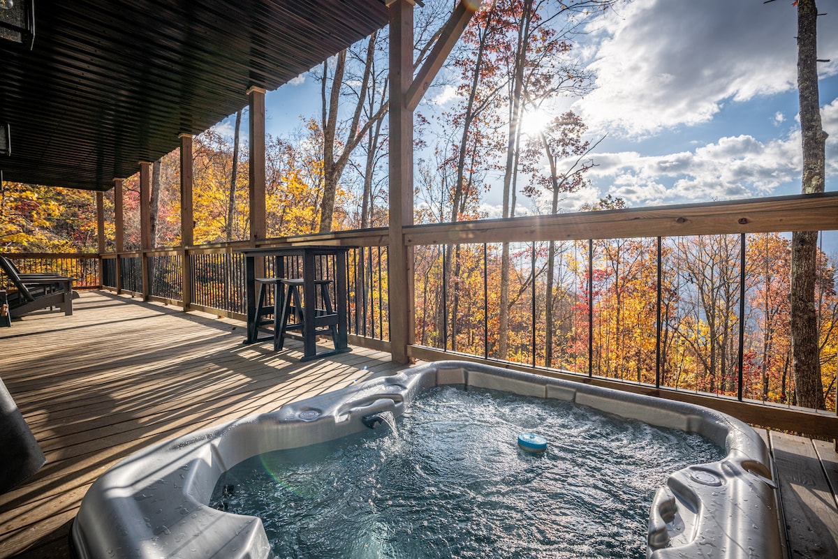 The Overlook/Gorgeous Views/Hot Tub/Game Room/Bar