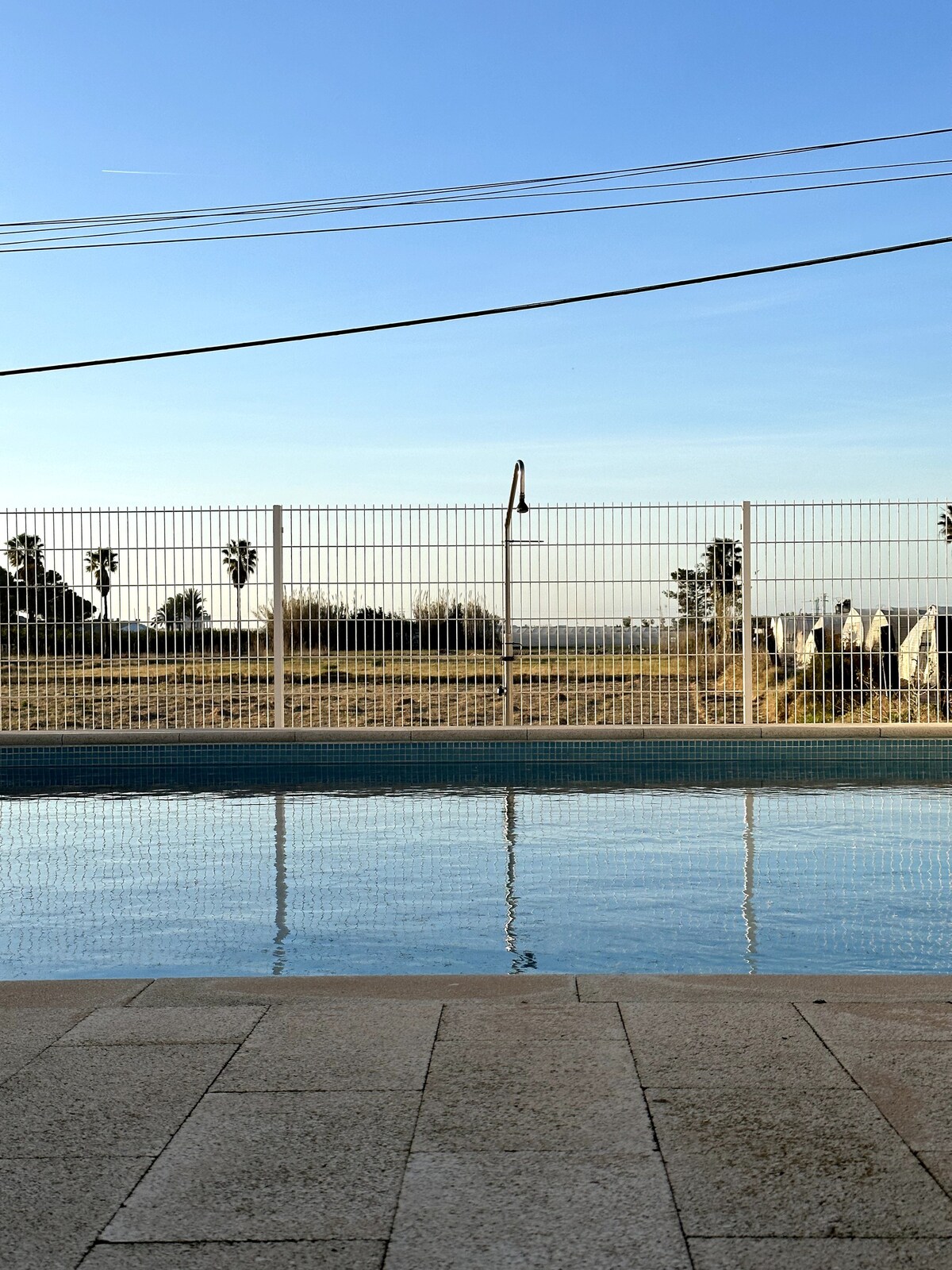 Casa al mar con jardín, hamaca, piscina y estudio.