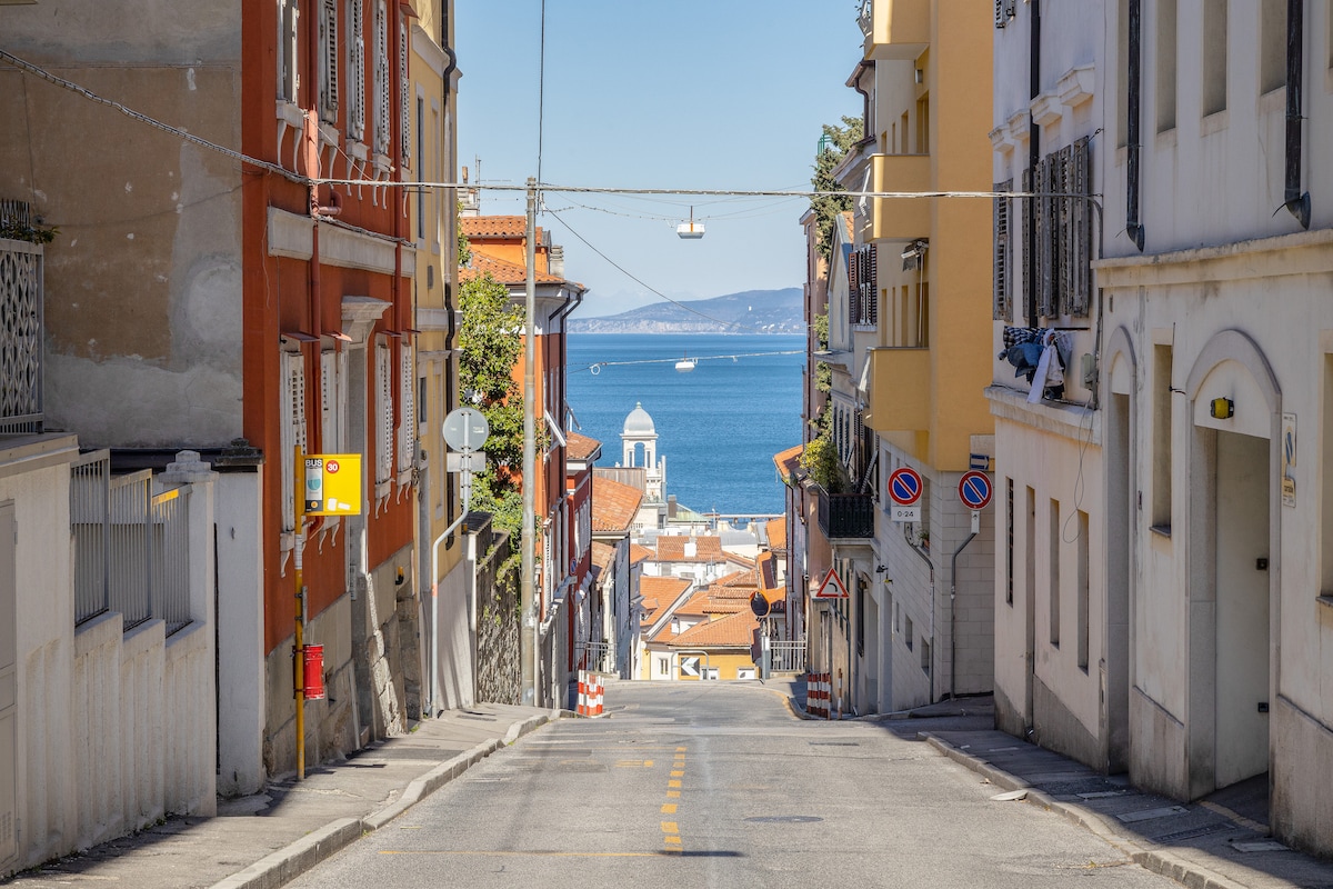 Zola, charm & sea in Trieste's heart