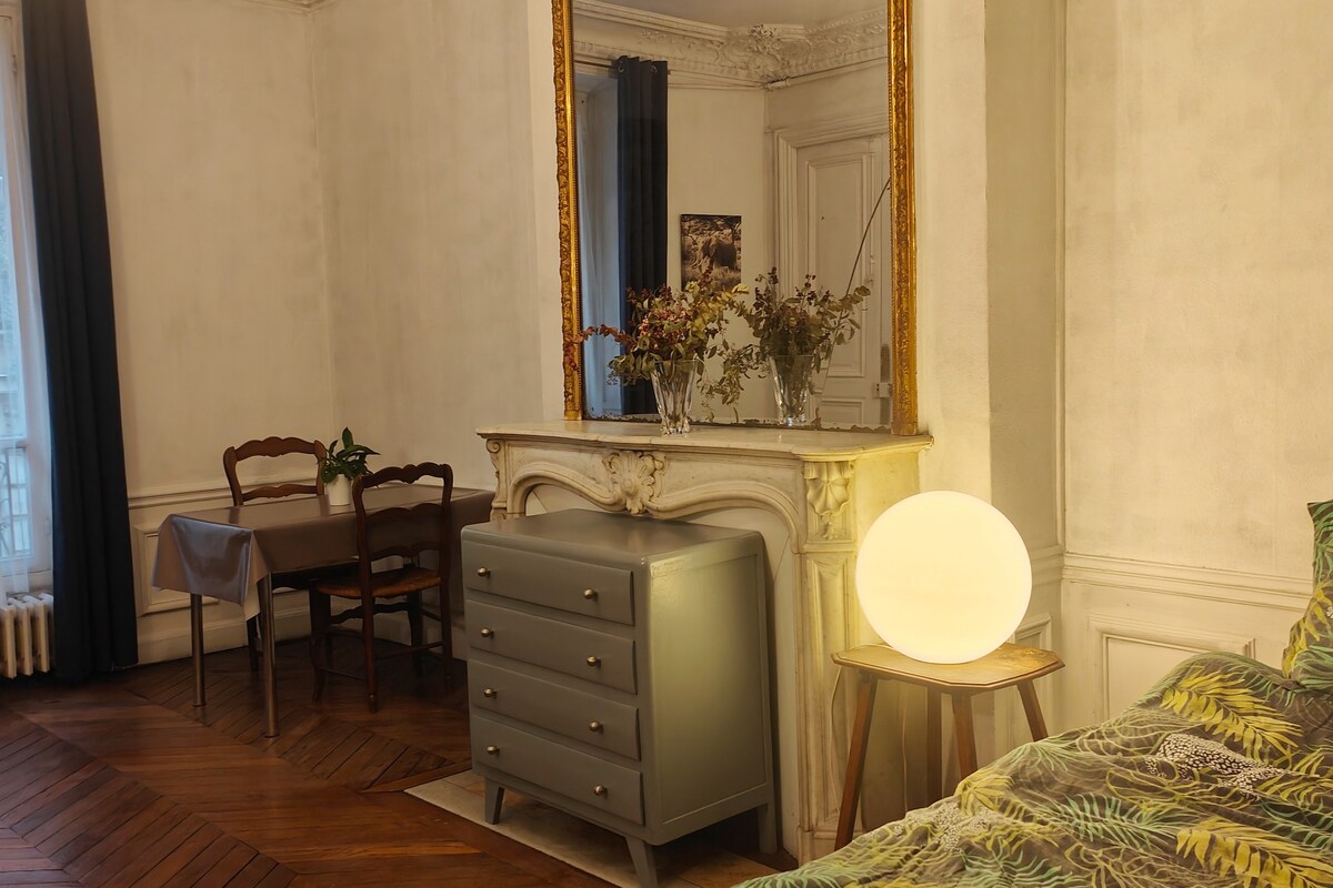 2 - Large bedroom in 180sqm haussmannian apartment