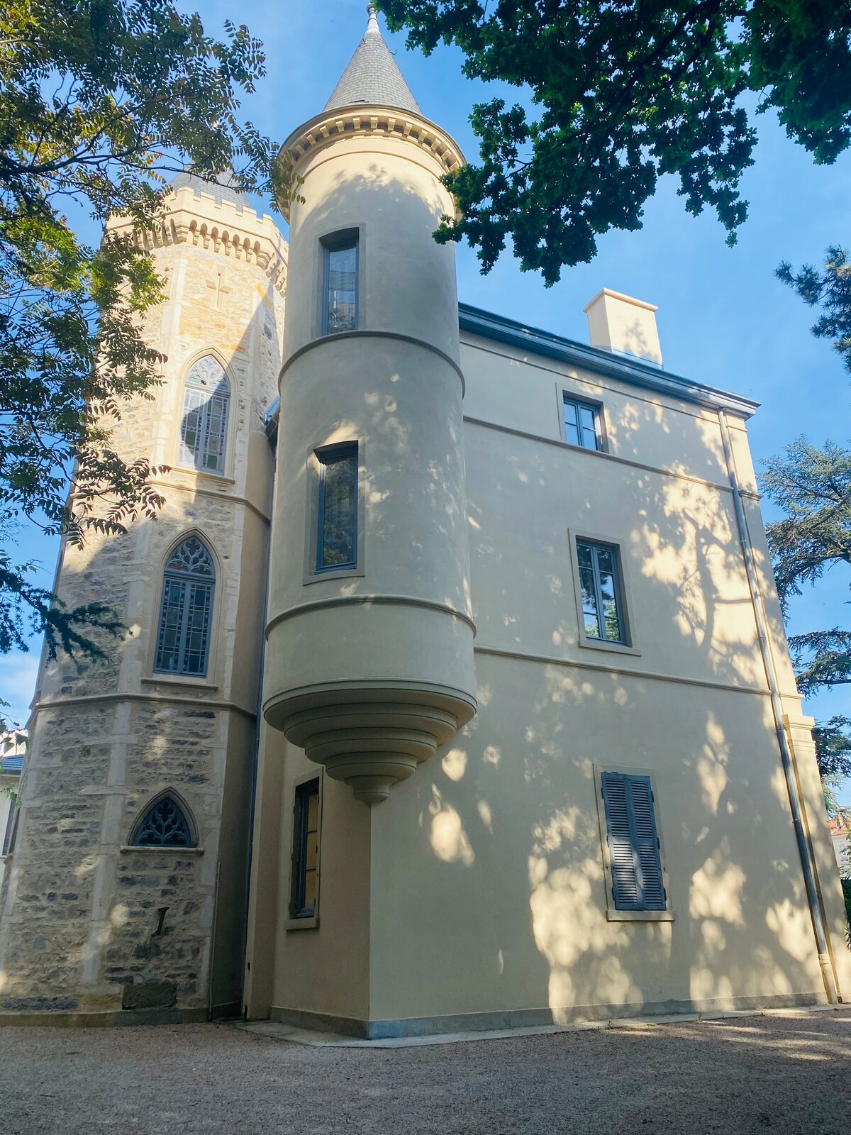 Joli Château en Ville Piscine Parc 2/4 personnes