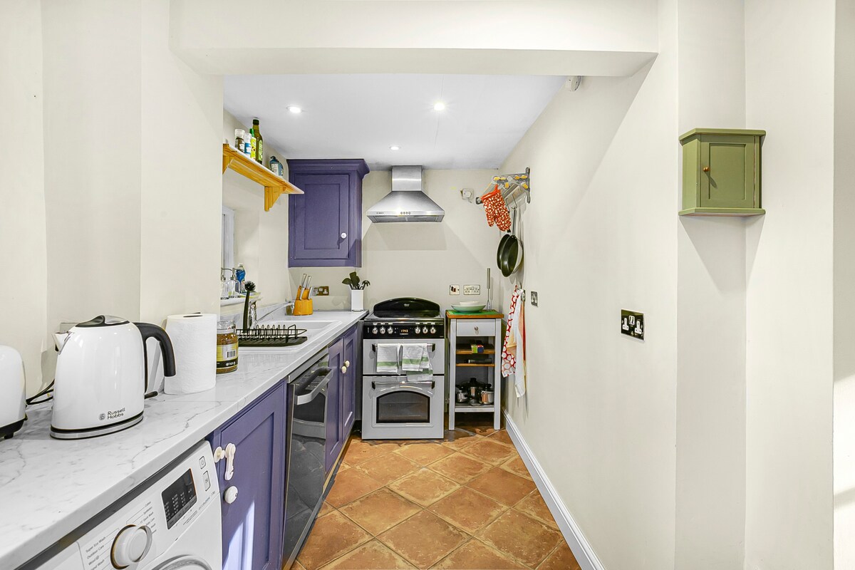 Quaint & characterful, English Cottage, sleeps 5