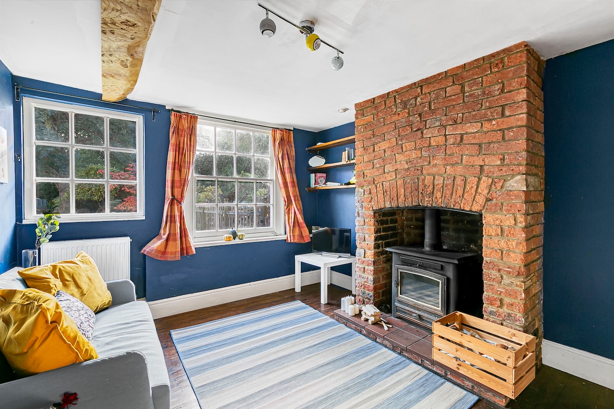 Quaint & characterful, English Cottage, sleeps 5