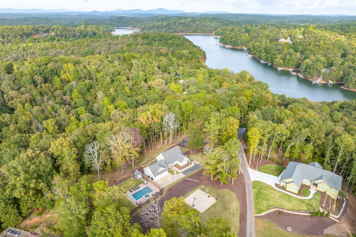 Family Haven w. Spa ~ Salt Water Pool ~ Fire Pit