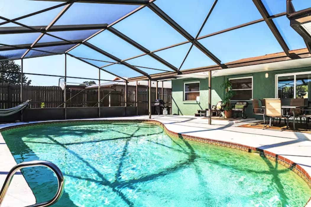 Cowart Cabana - Pool - Pets OK - Mins to Beach