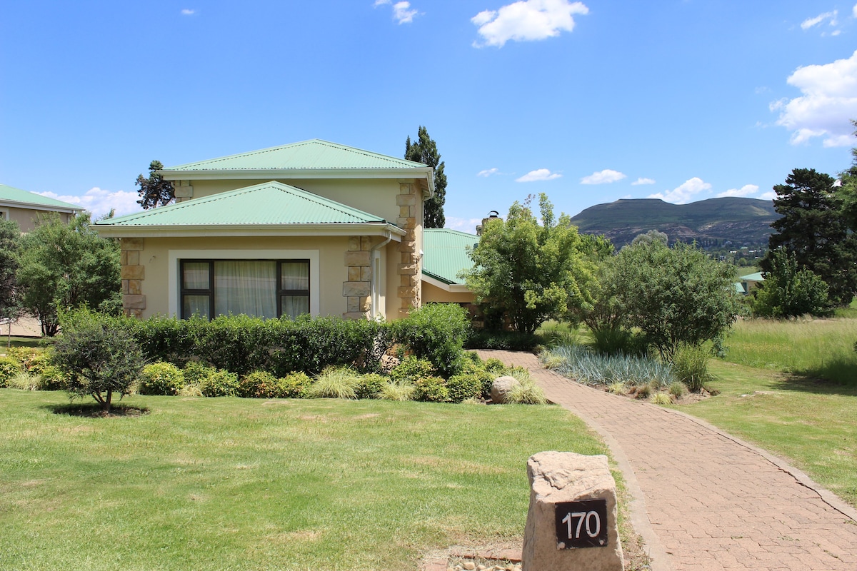 The Club and Trout Villa - The Clarens Golf Estate