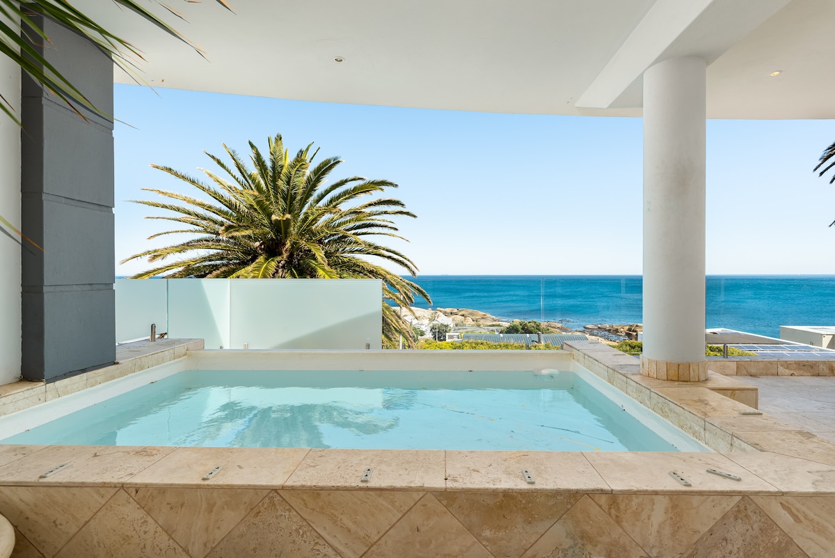 Lux 4 Bedroom Camps Bay | Private Pool | Sea View