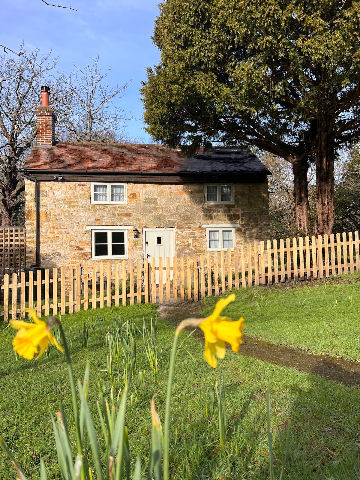 Comfortable 17th century cottage in rural location