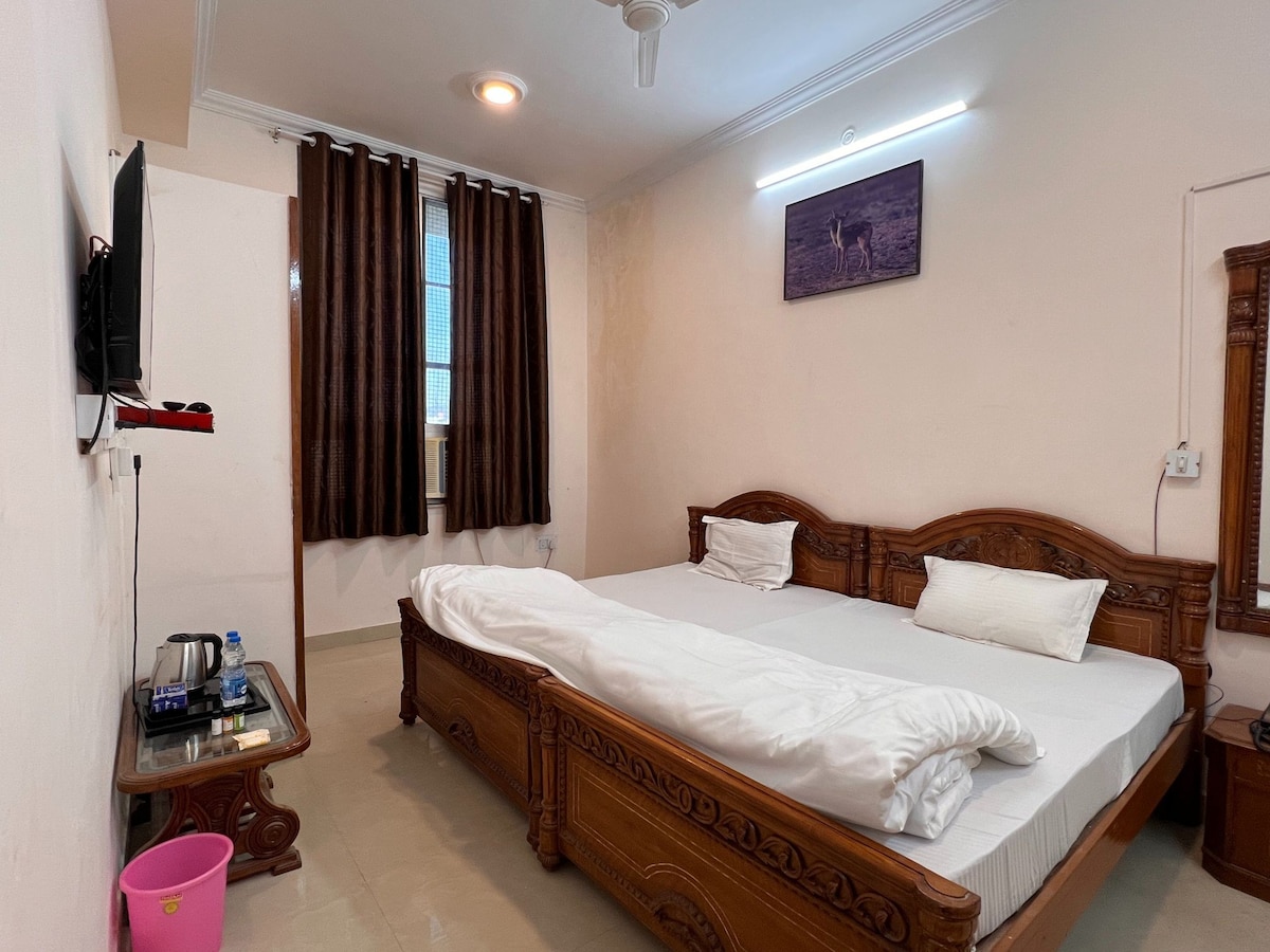 Deluxe Room | By The Patel Stadium Hotel