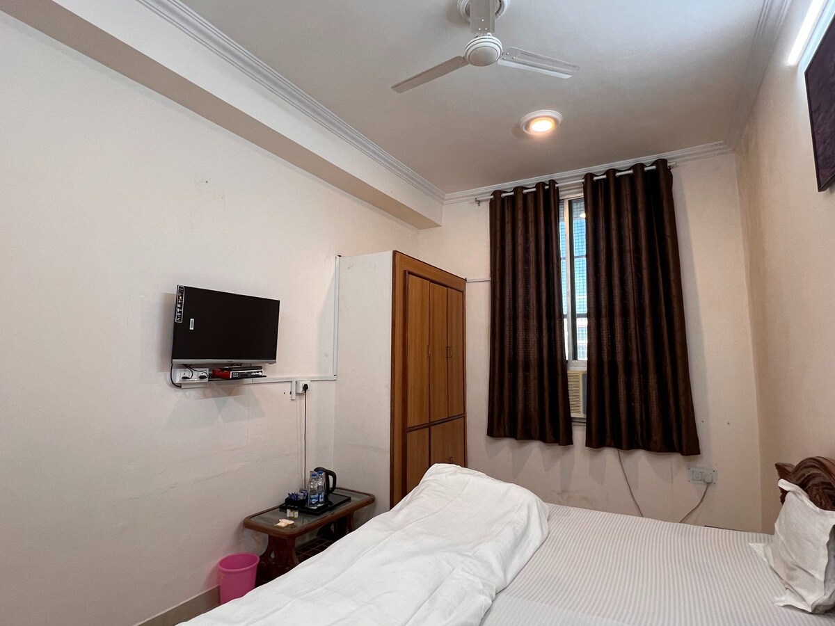 Deluxe Room | By The Patel Stadium Hotel