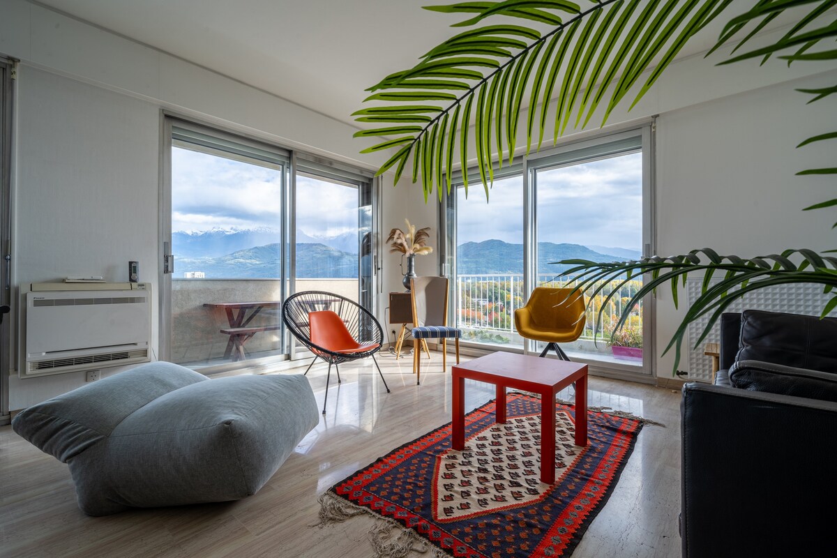 La tour ensoleillée, Chambre avec vue aérienne