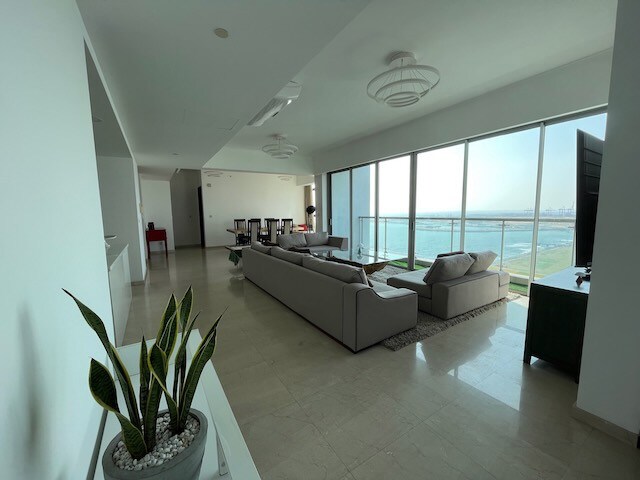 Luxury Penthouse in Magical Condo over the Ocean