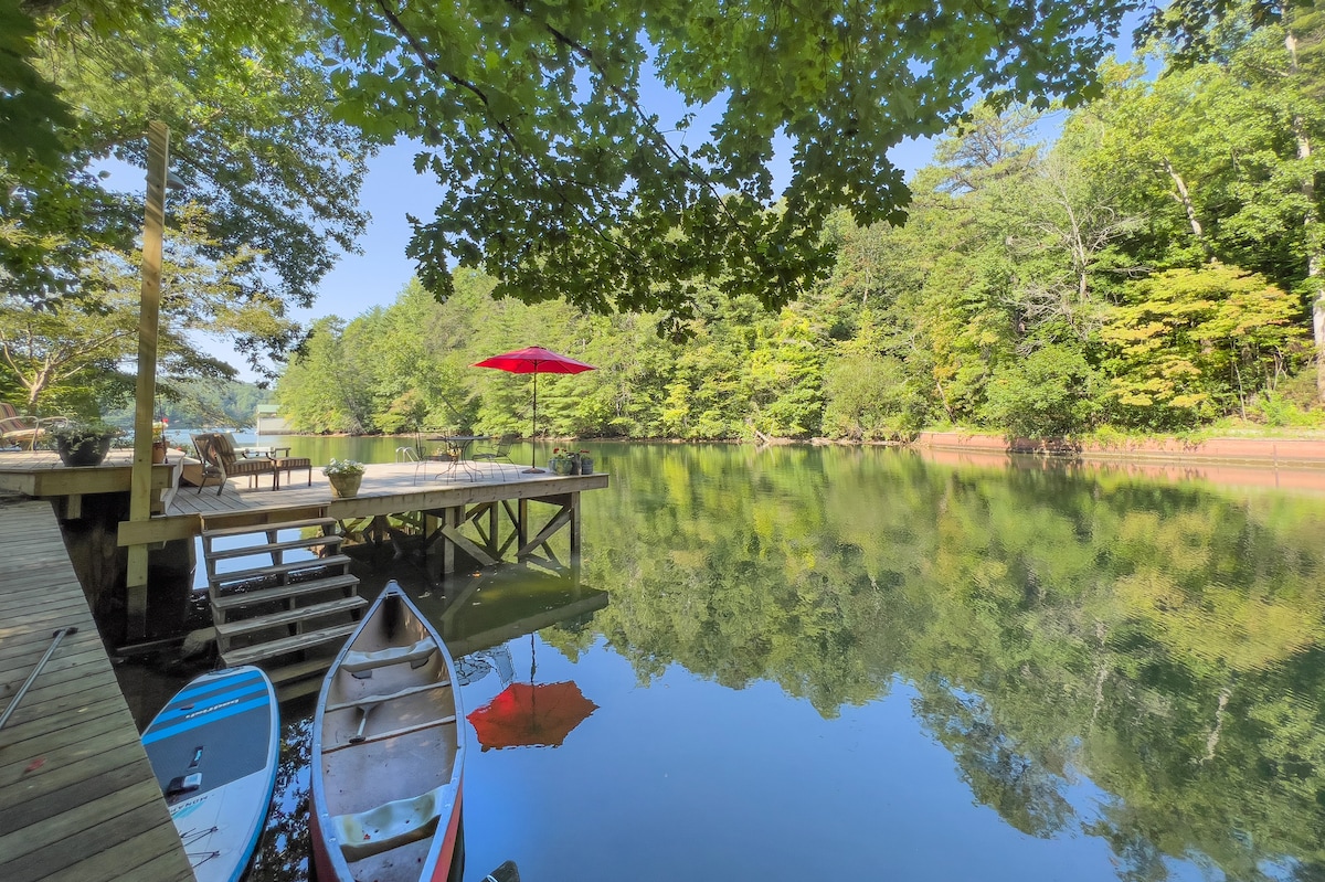 Cottage in the Cove, Lake Summit