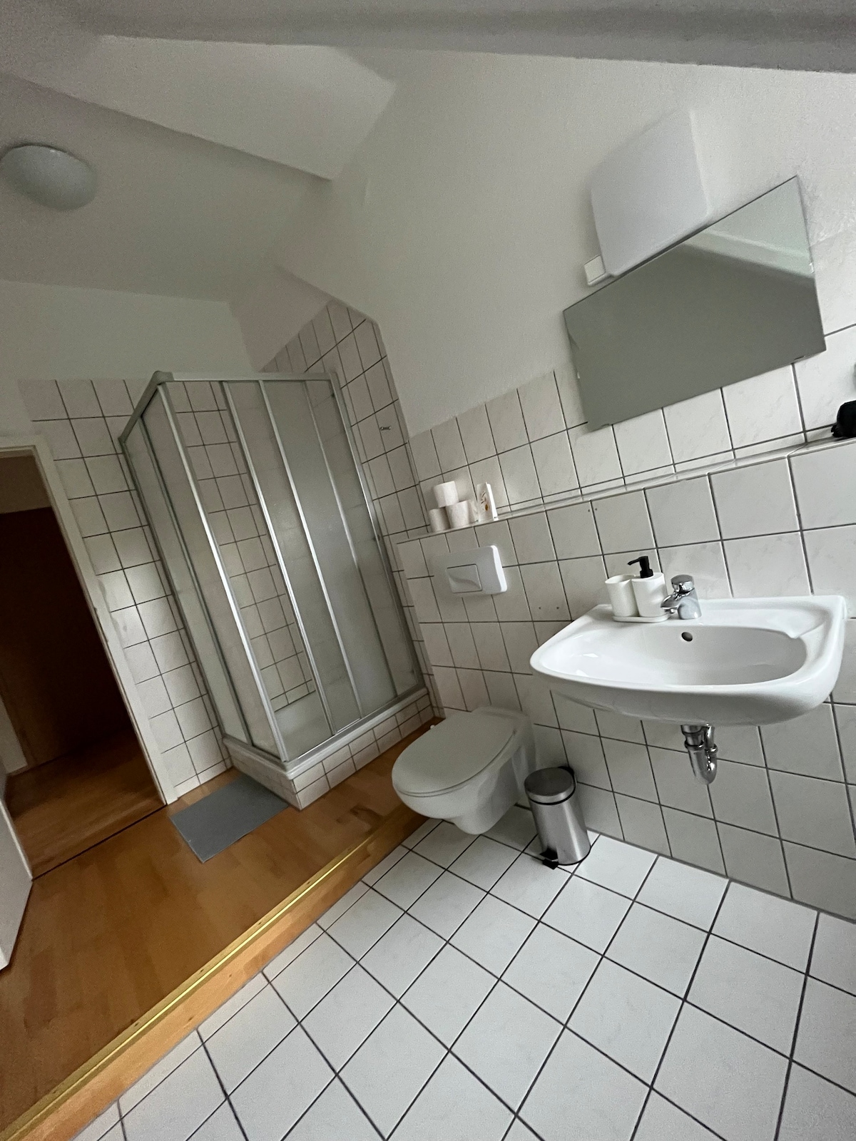 Braunschweig旁边有浴室的独立房间(17)