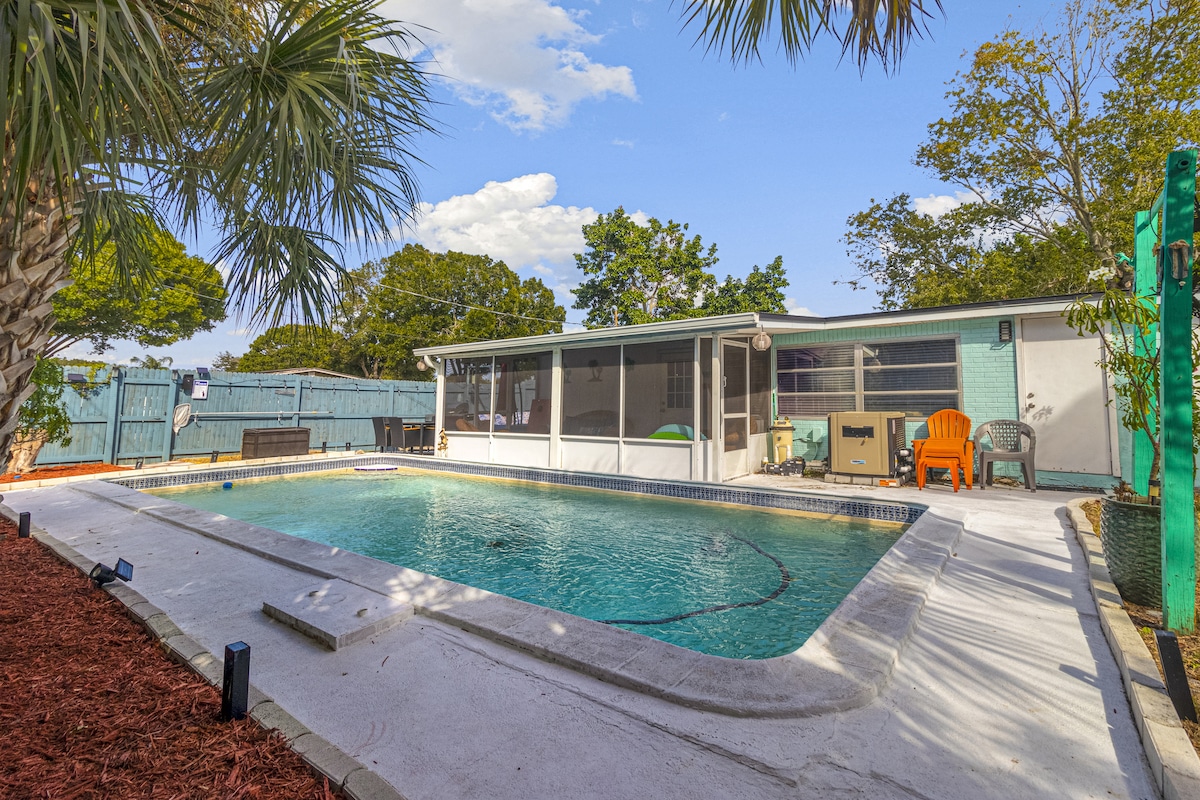 Ocean Themed Cottage With A Heated Pool