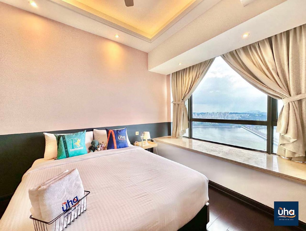 Pica Suite . R&F @ 2BR 4Pax Seaview near CIQ