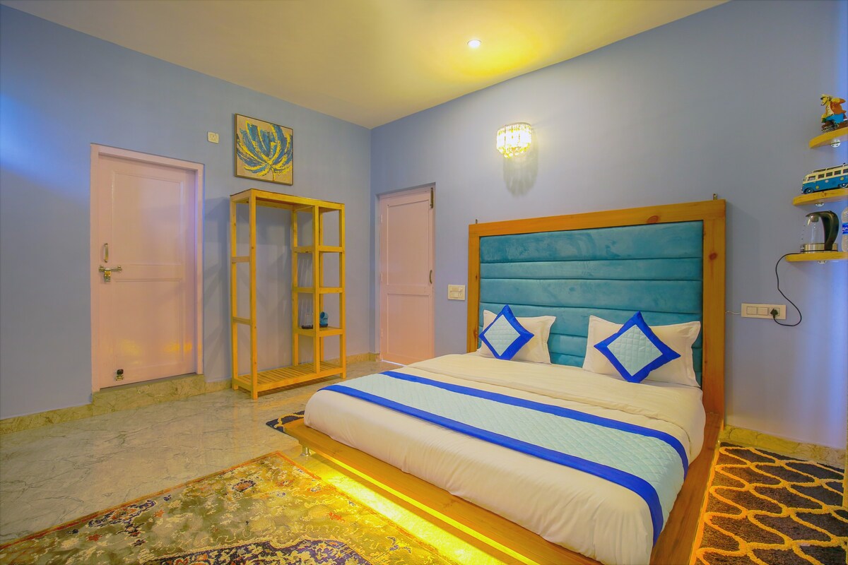 King Size Bed| Private  Balcony|Ensuite Bathroom