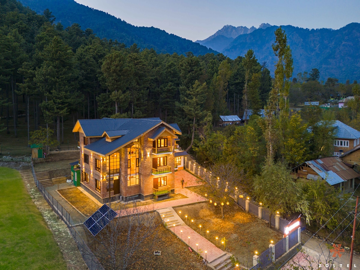 Standard Private Room with Balcony in Pahalgam