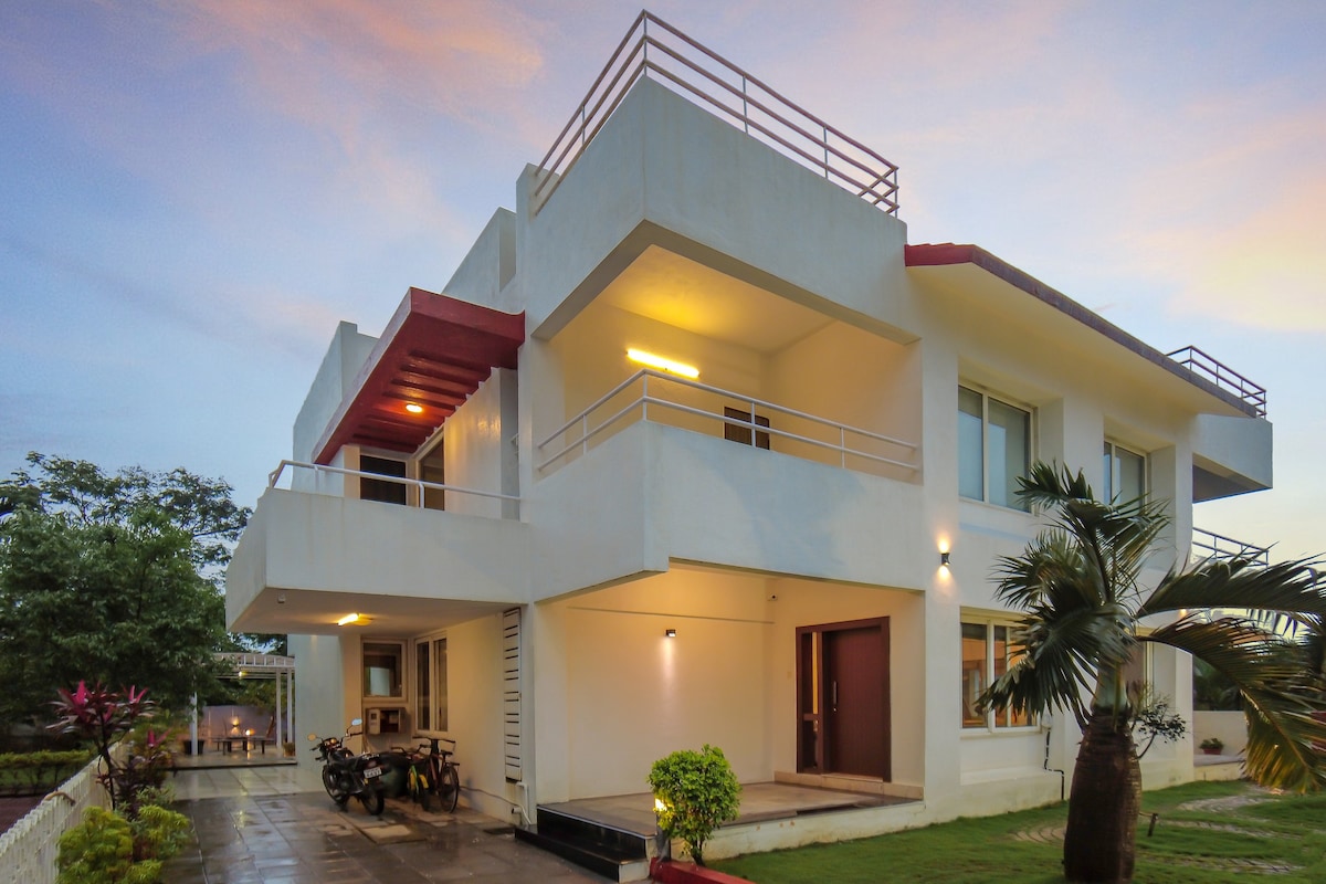 4BHK Luxury Private Pool Villa in Lonavala