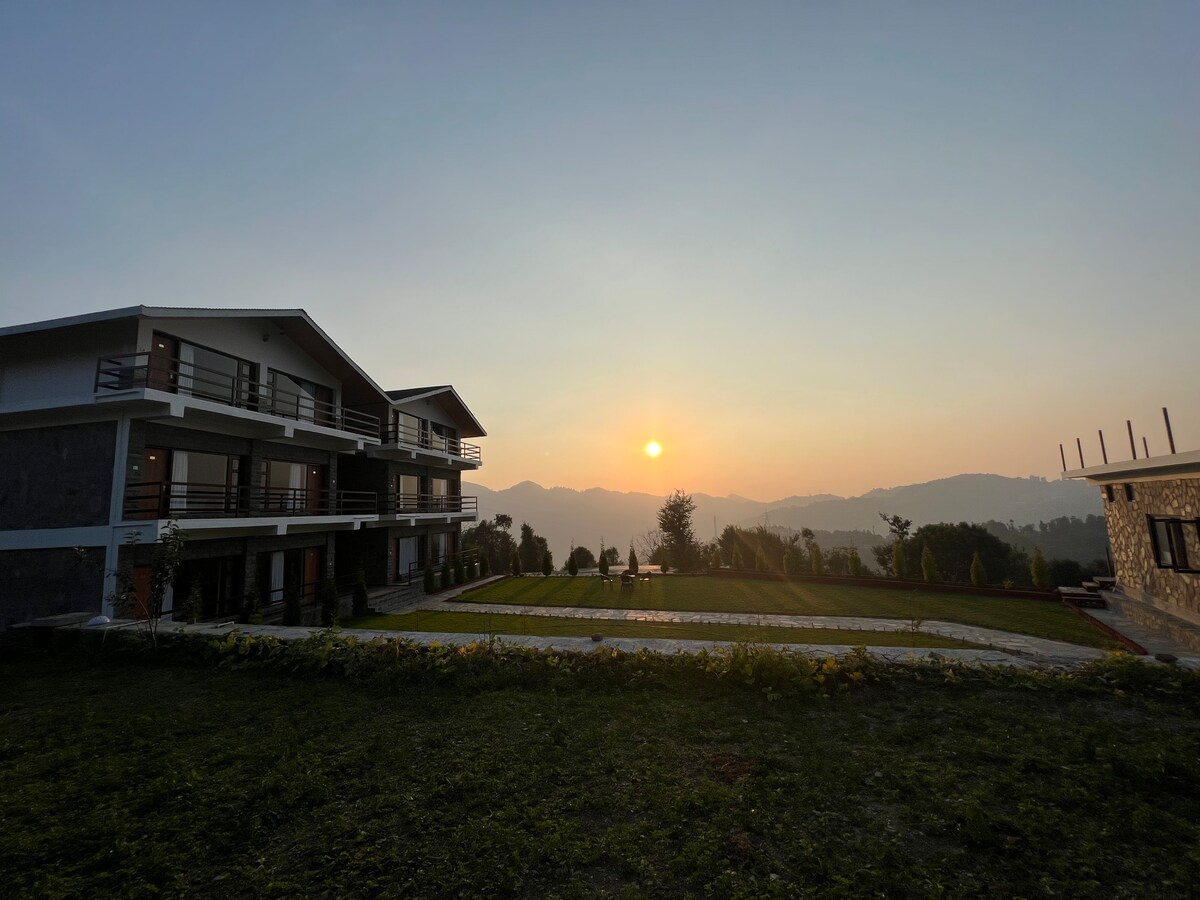 The Stone Age : a boutique hotel in Shoghi Shimla