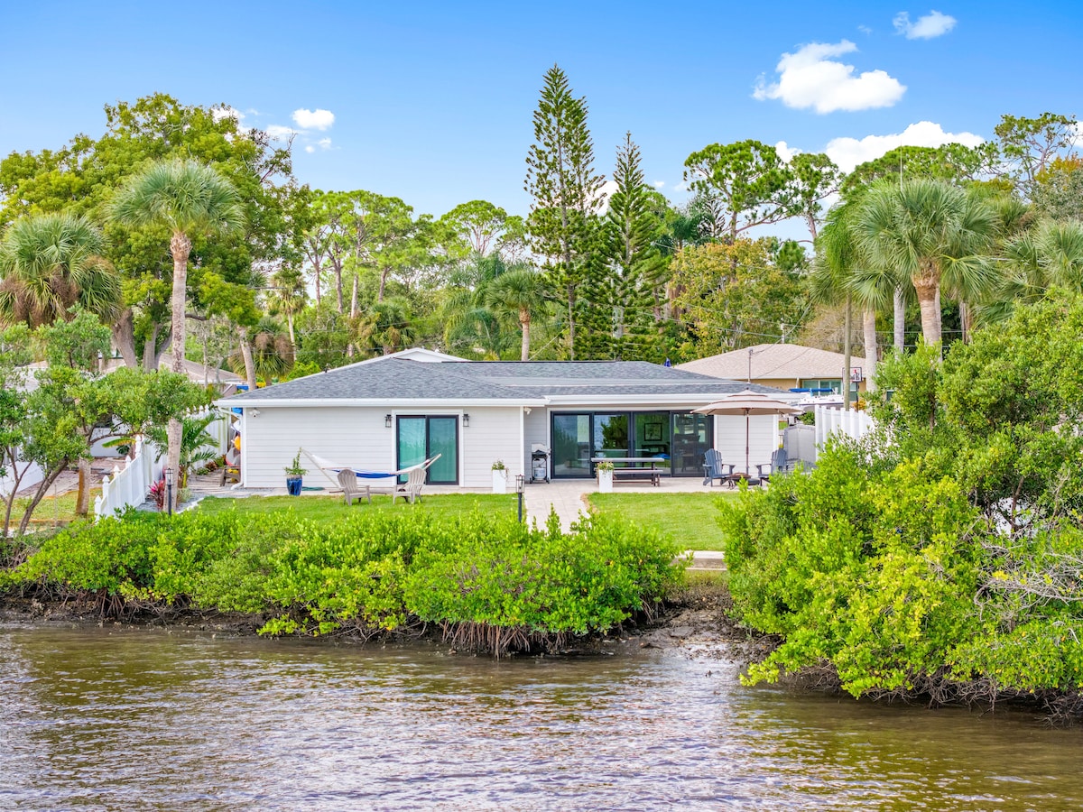 Waterfront | Dolphins | Luxury Design | HOT TUB