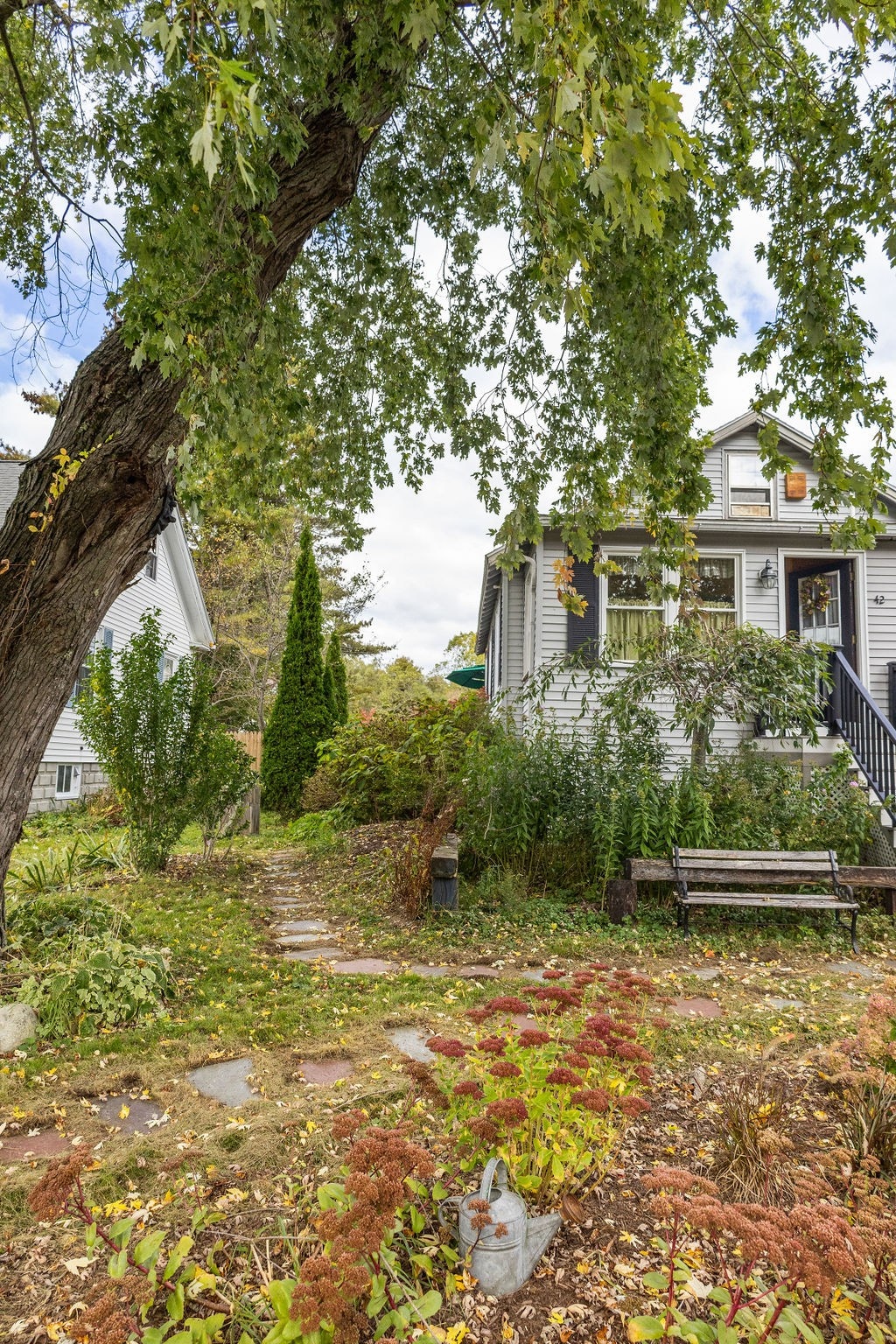 Cute Craftsman Bungalow home w/ fenced in yard