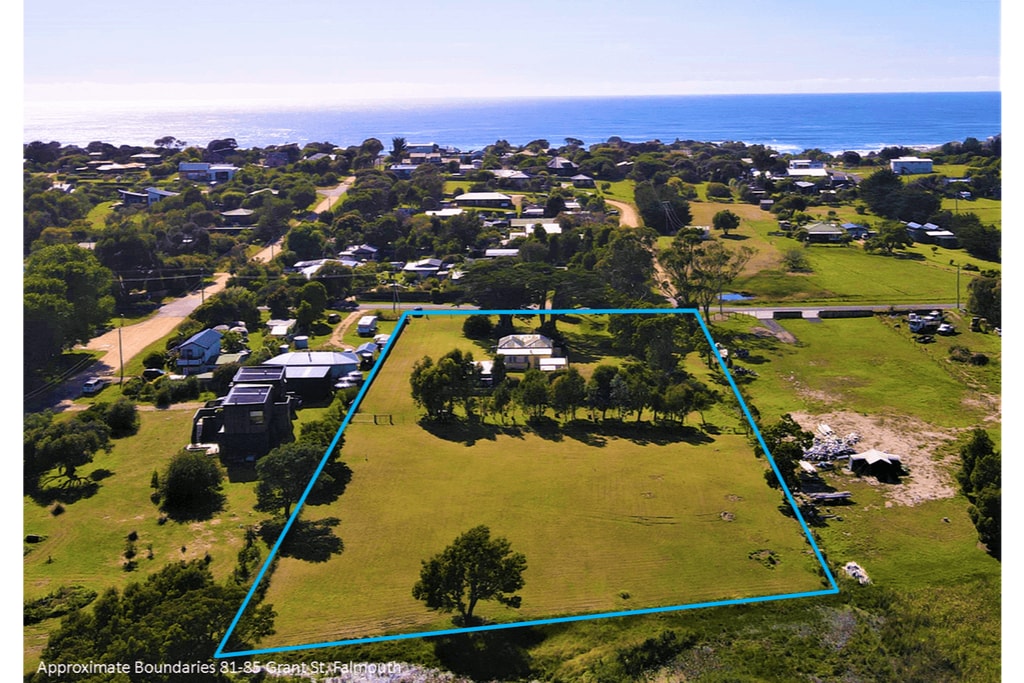 Singline Cottage by the sea. 2.5 acre dog friendly