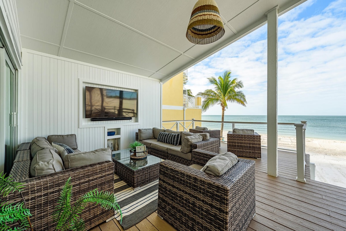 Beachfront Bliss: Spectacular 5-Bedroom Retreat