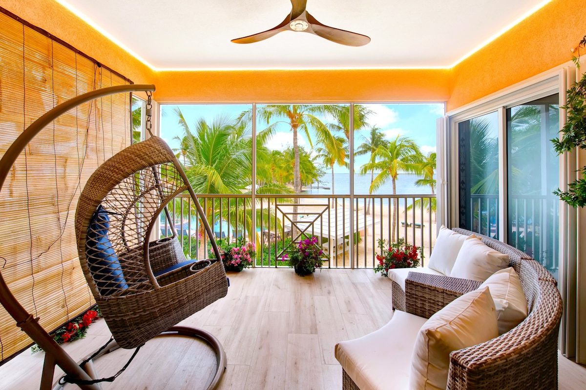 Newly Renovated 2 Bed Beachfront Condo w/Pool+Hot