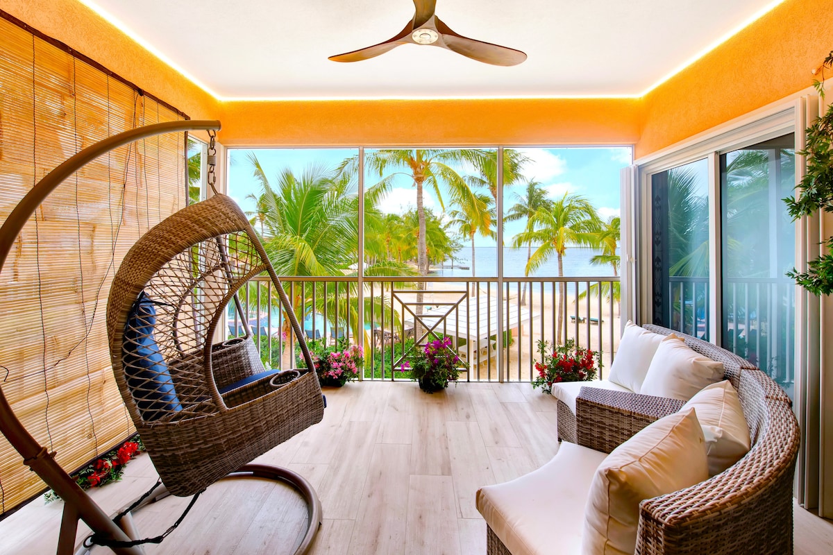 Newly Renovated 2 Bed Beachfront Condo w/Pool+Hot