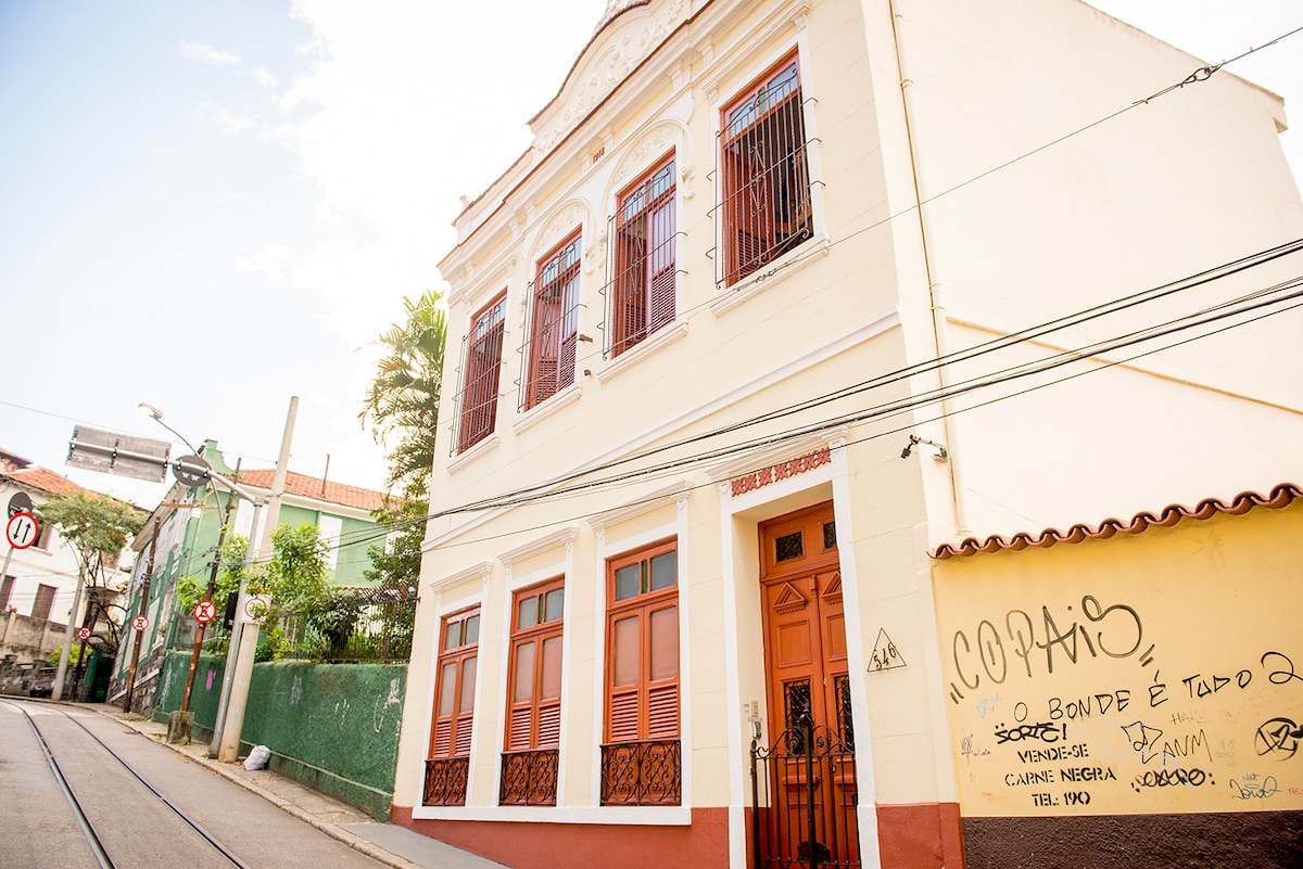 Casa colonial da varanda-no melhor lugar de Santa!