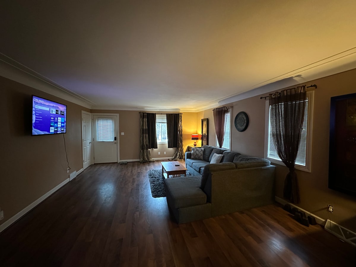 Spacious room with smart TV