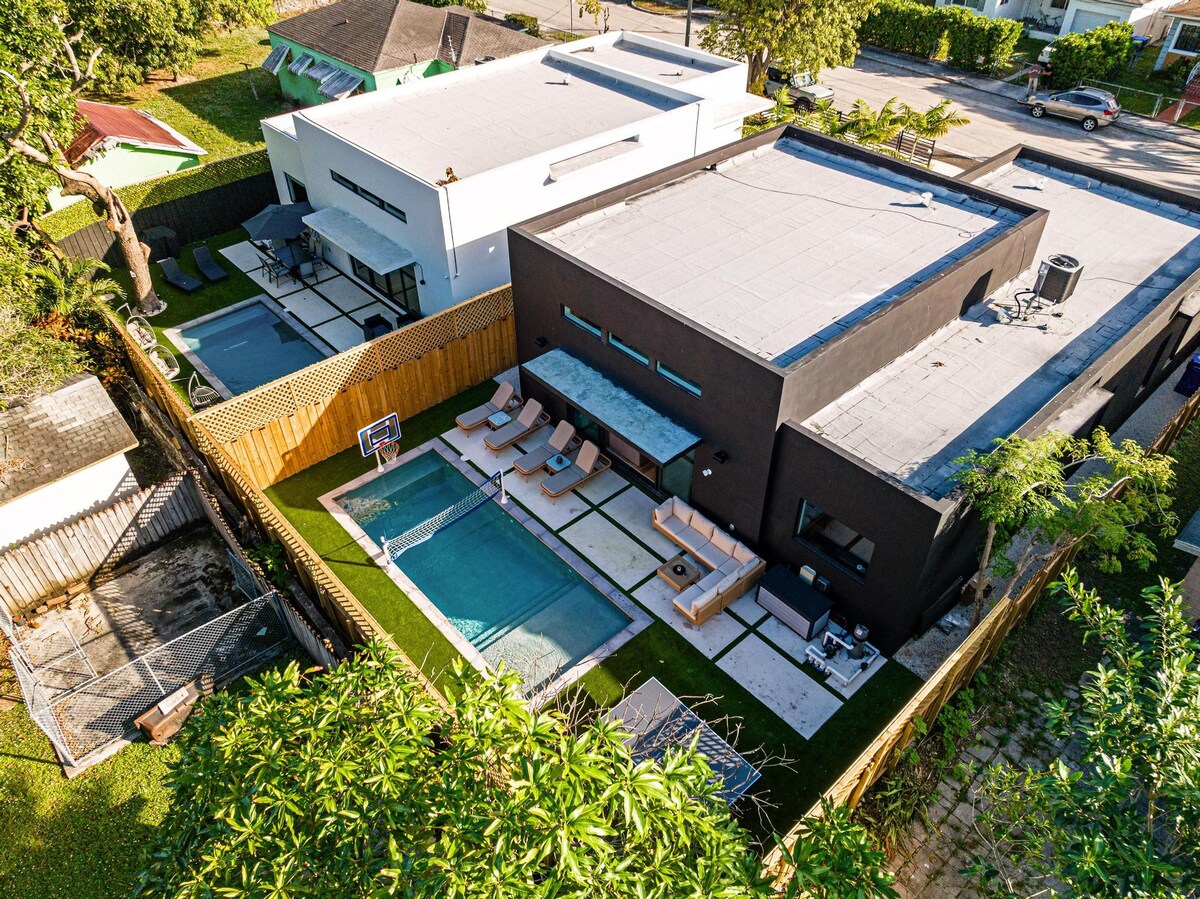 NEW Lux Modern Villa—Private Pool, Ping-Pong&More