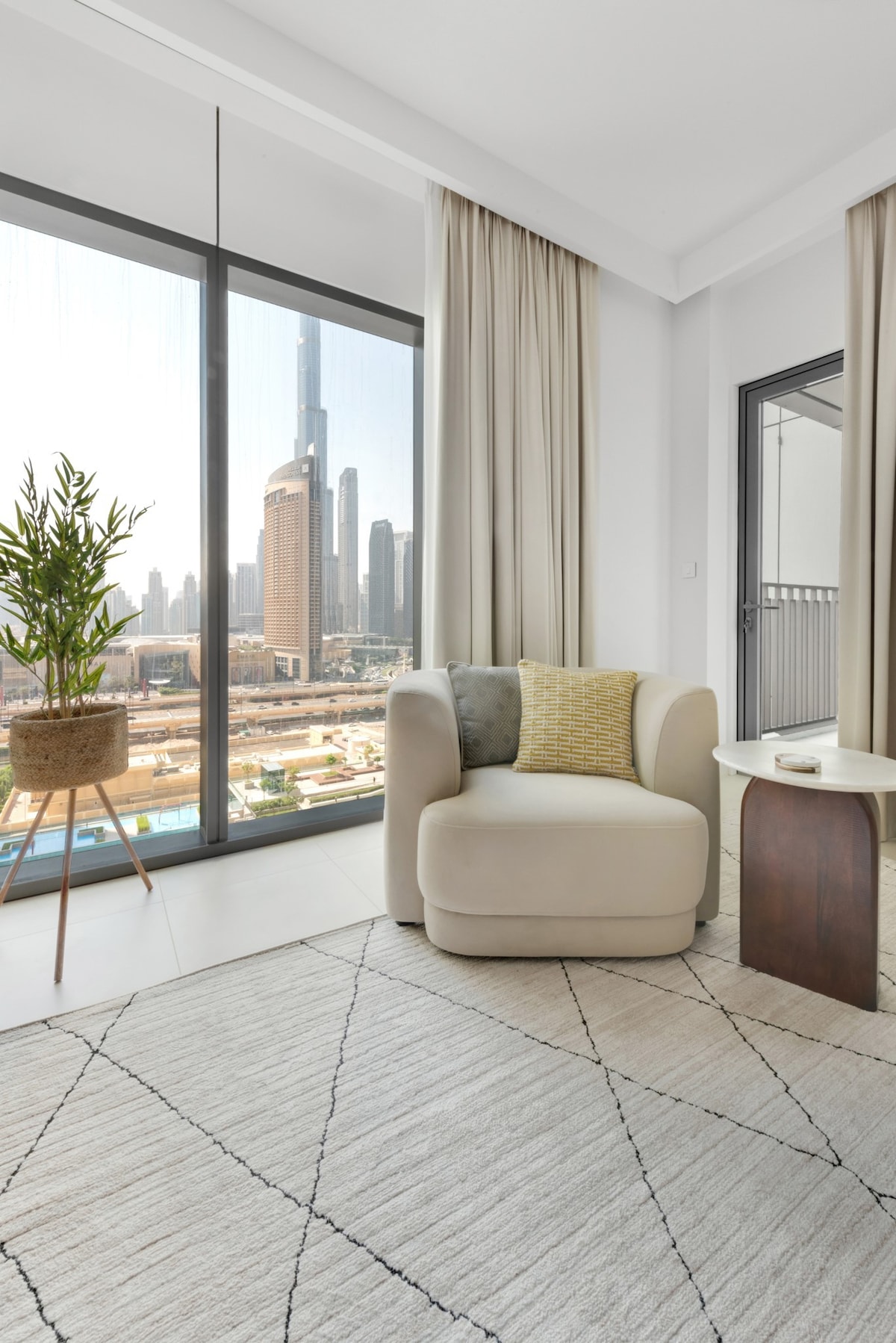 Downtown Elegance 2-Bed, Direct Dubai Mall Access