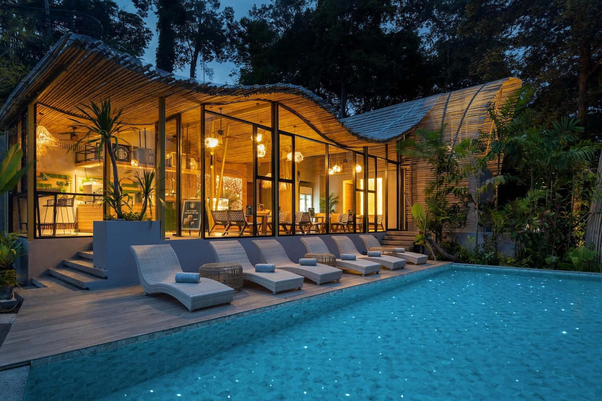 Stunning 2-Story Luxury Villa