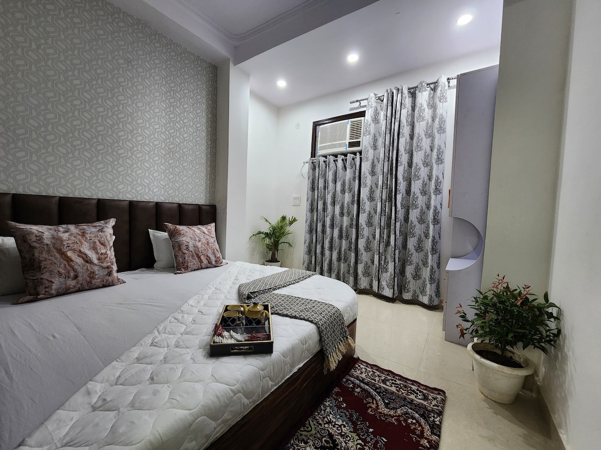 Homlee-Vintage 2BHK Central Delhi near Pragati Mai