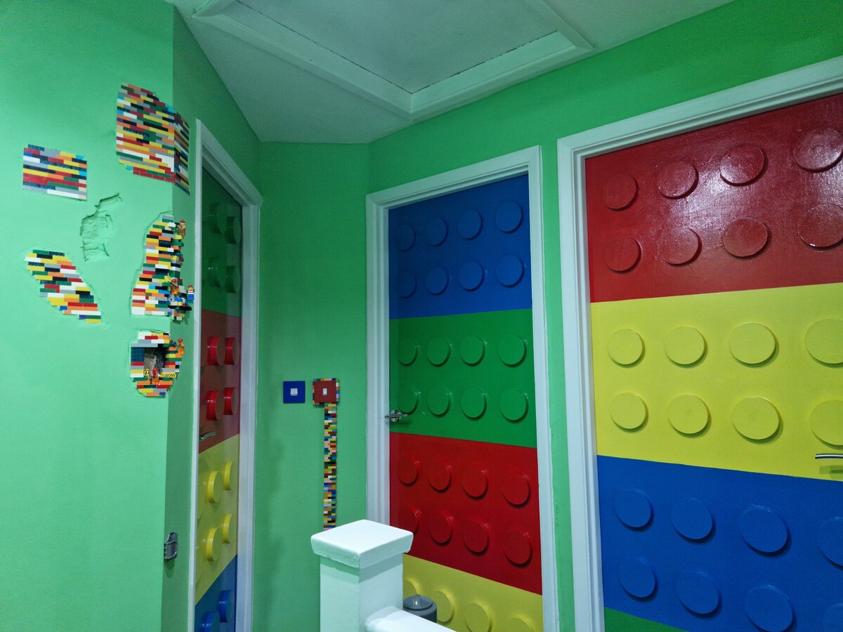The Lego Themed House