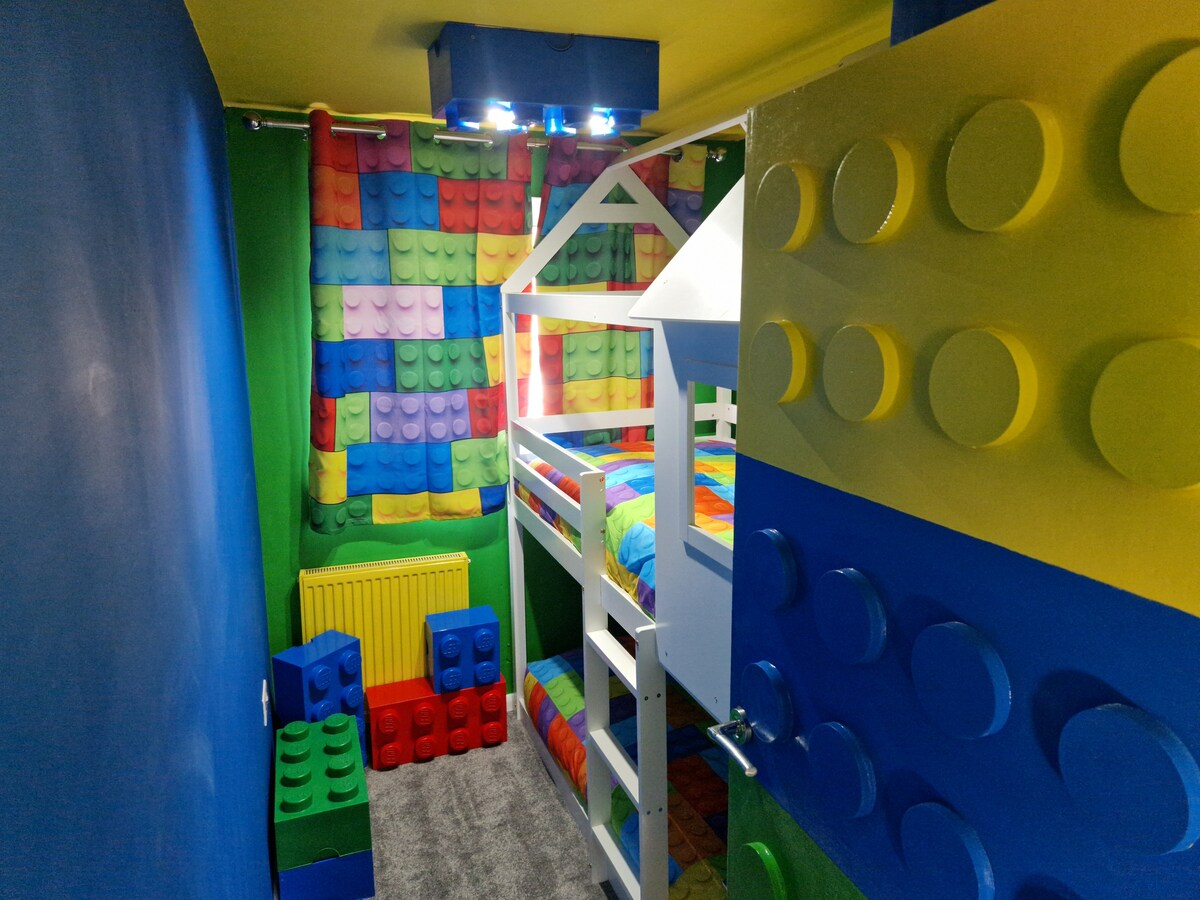 The Lego Themed House