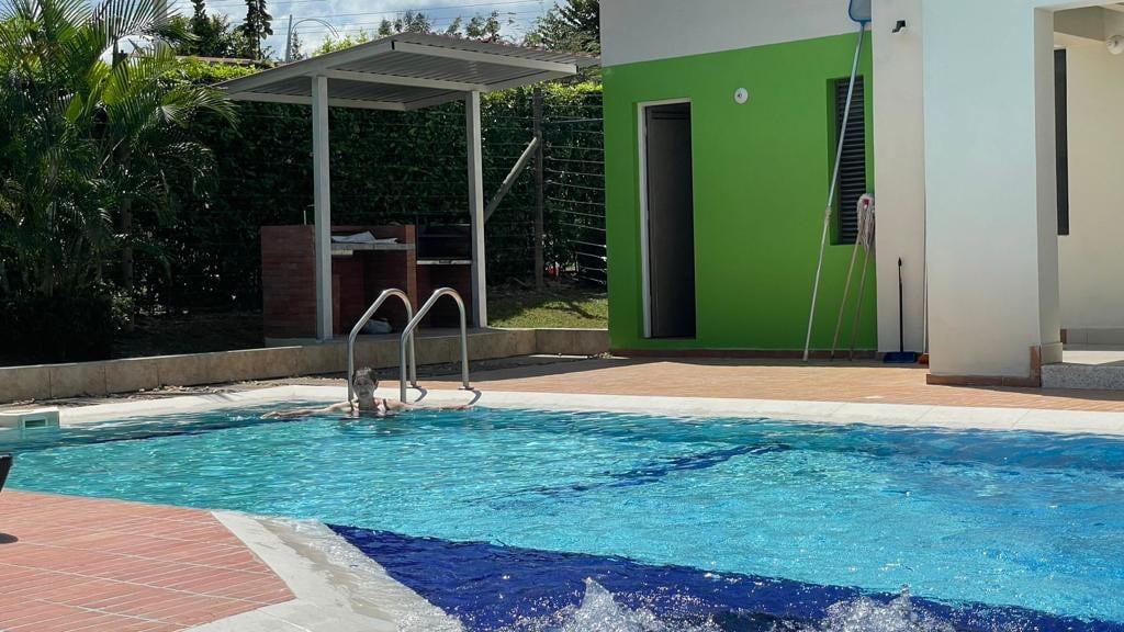 Maravillosa Casa cn piscina en  Carmen de  Apicalá