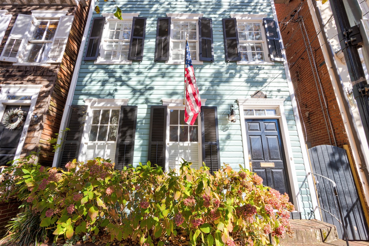 USNA Luxury Home in Downtown Annapolis w/parking!