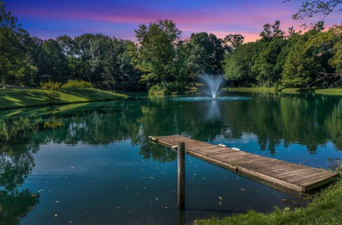 Pond View Cabin near Ark Encounter with Loft