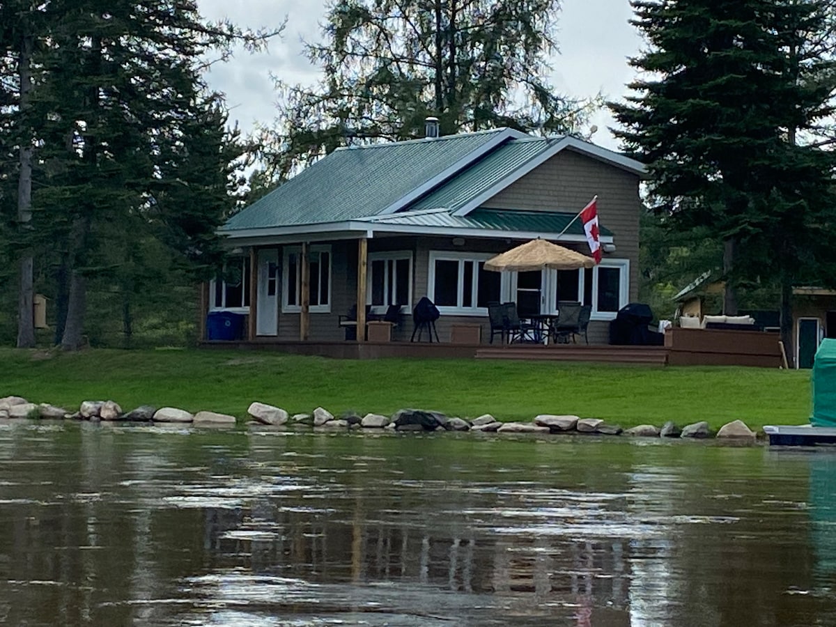 Year round Riverside Cottage