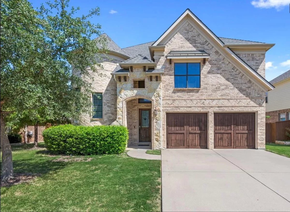 Monthly Rental: Lakefront & Pool in Fort Worth, TX