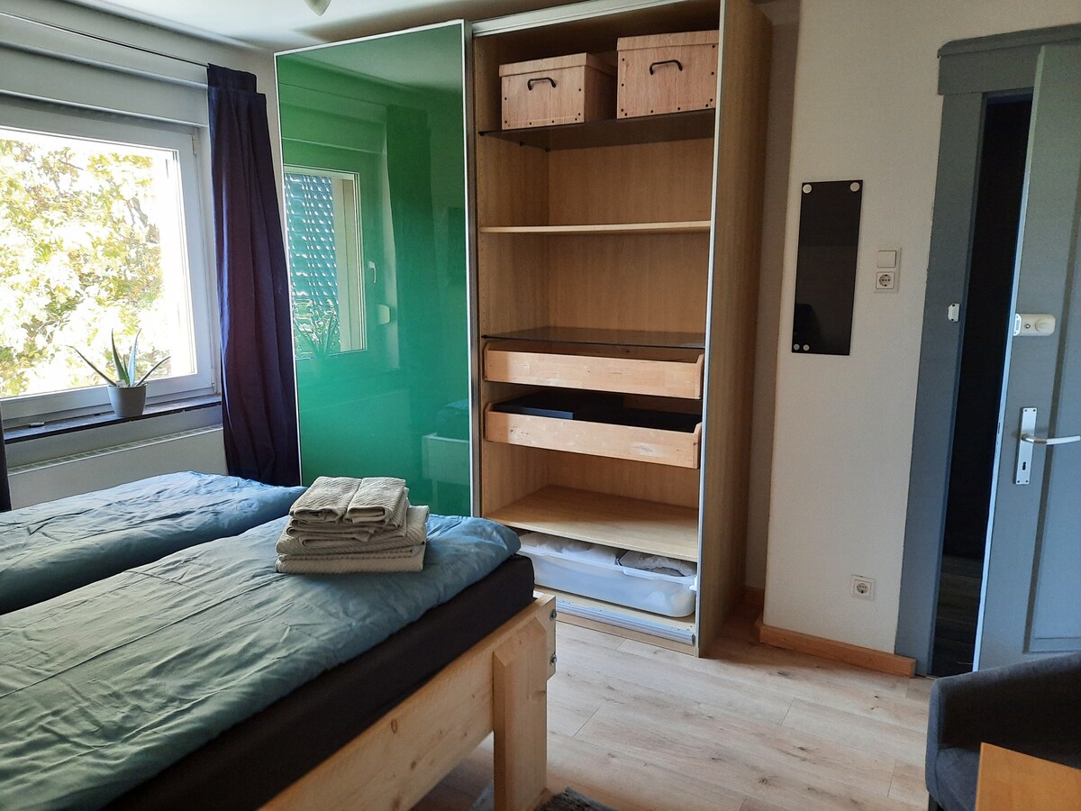 3 Zimmer (1-5 Personen, Familienrabatt) Bad privat