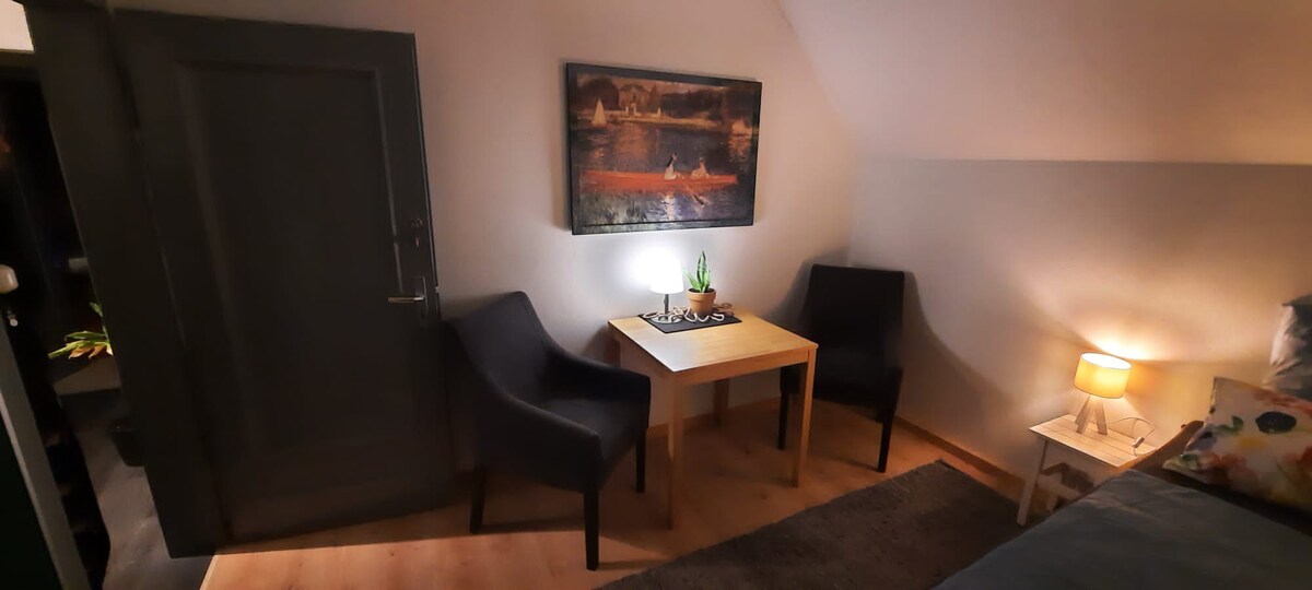 3 Zimmer (1-5 Personen, Familienrabatt) Bad privat