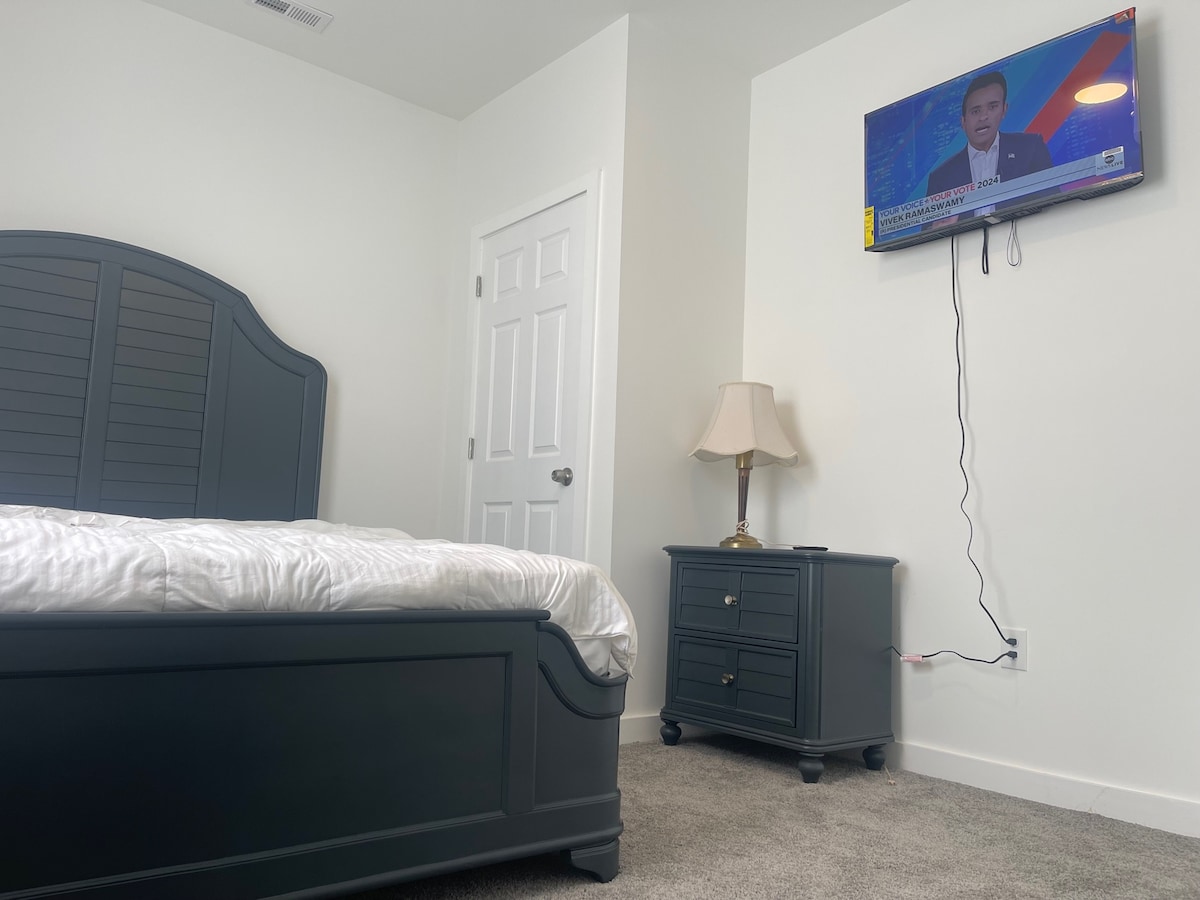 Comfy Room 2, Smart TV, All Essentials, Private