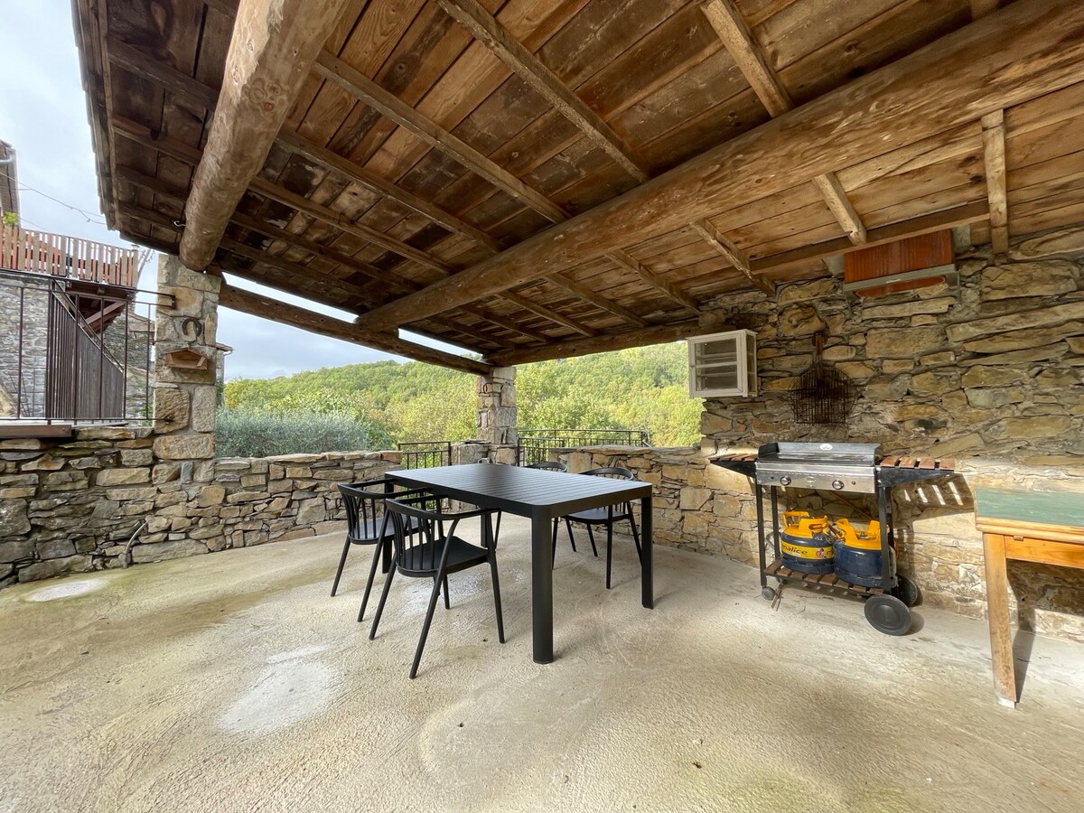 Maison en pierre rénovée, calme, avec vue, piscine