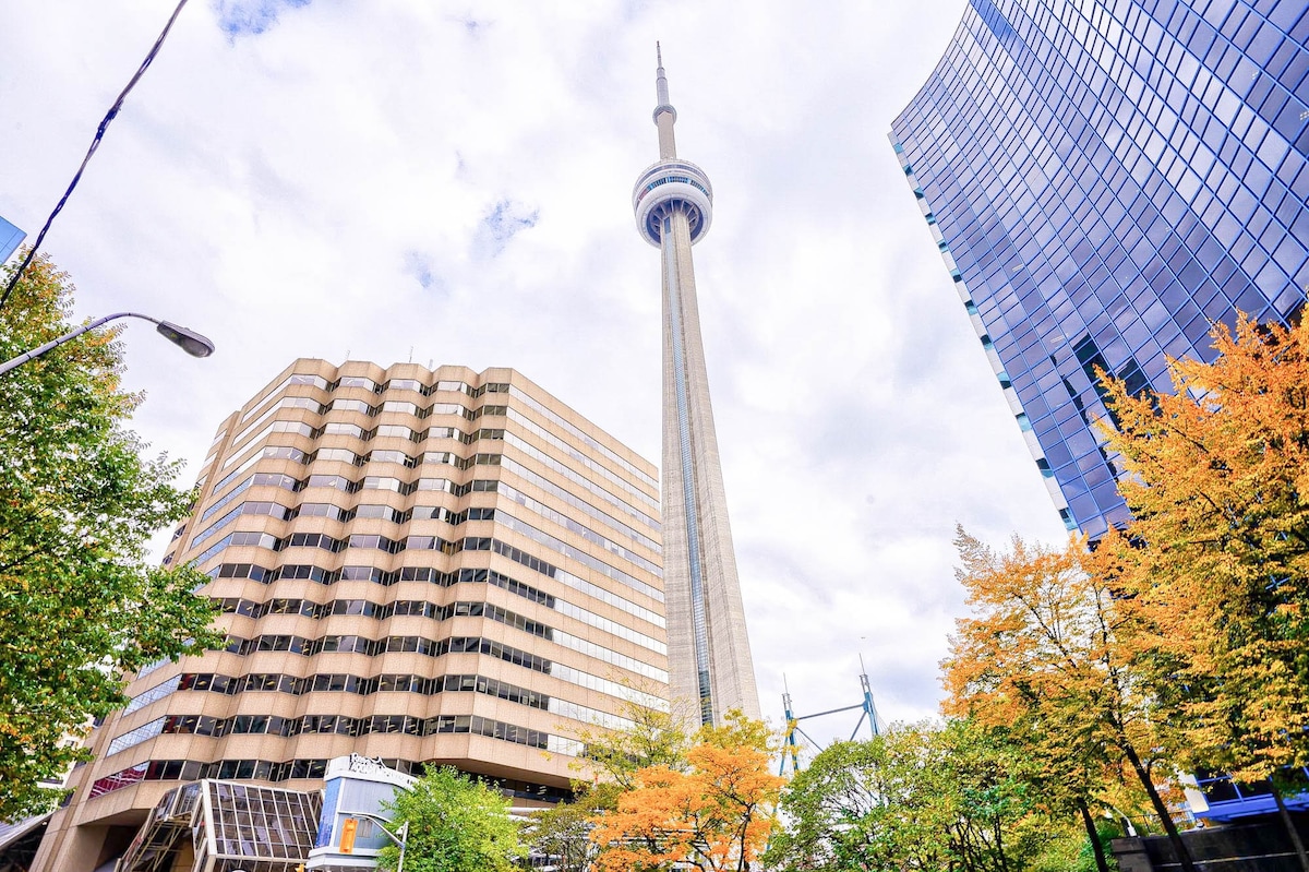 Toronto Vacation CN Tower Love /Free Parking